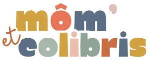 Logo avec le texte môm et colibris en lettres minuscules ludiques et colorées - tons jaune, orange, bleu et vert - sur fond blanc, représentant l'esprit vibrant de l'association Montaigu.