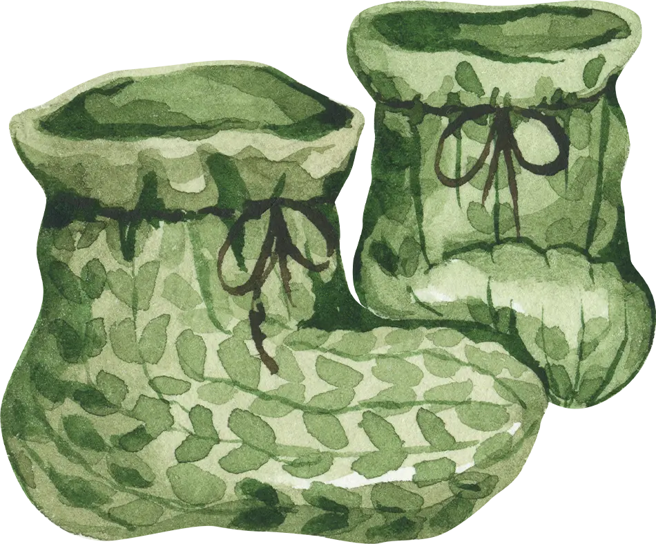 Illustration à l'aquarelle de deux chaussons de bébé verts avec un motif feuillu et des liens en ruban marron, placés côte à côte.